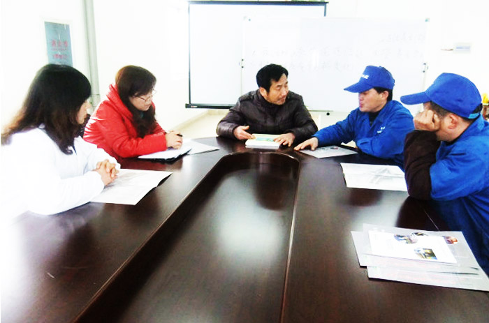 力特油劑團(tuán)隊研發(fā)討論
